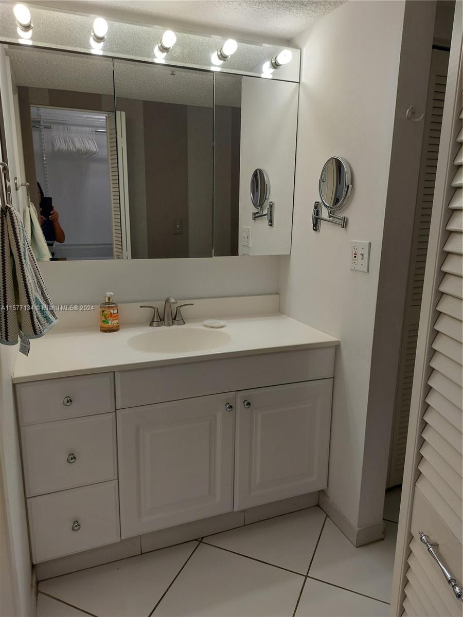 THE RIVIERA CONDO - Residential Lease