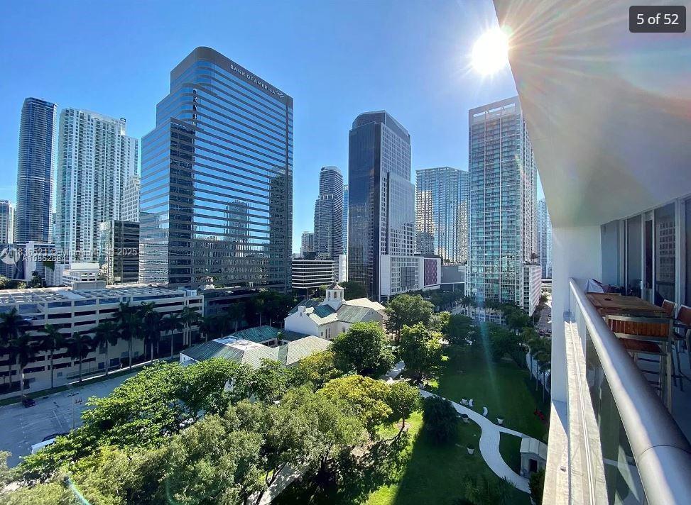 495 Brickell Ave 1205, Miami, FL, 33131/$1,072,000 2 495 Brickell Ave 1205