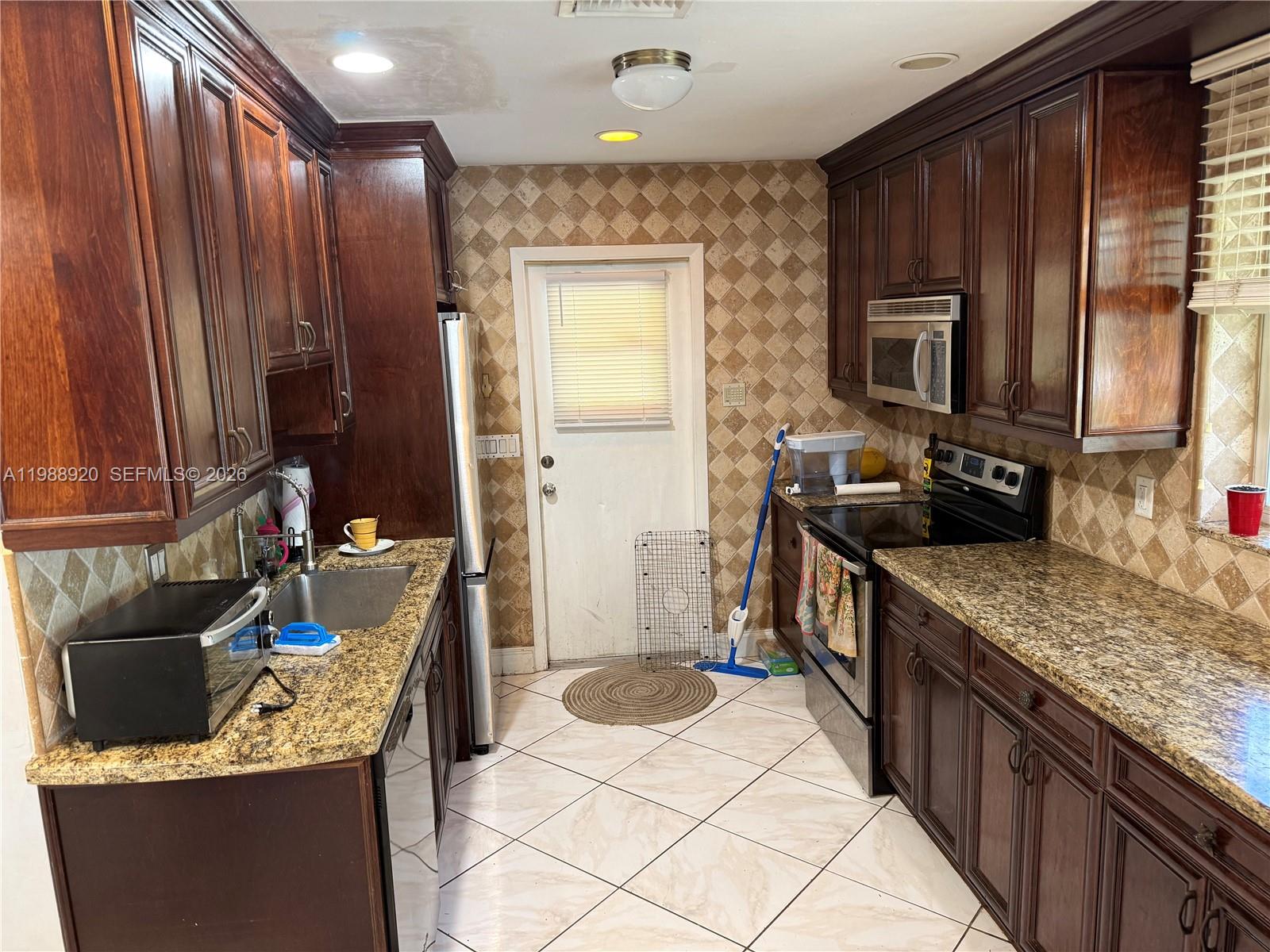 HARBOR VILLAGE SEC H - Residential Lease