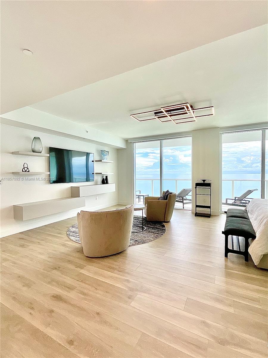 APOGEE BEACH CONDOMINIUM - Residential