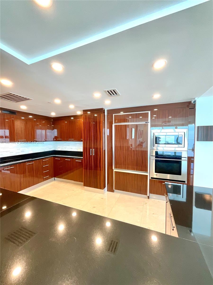 APOGEE BEACH CONDOMINIUM - Residential