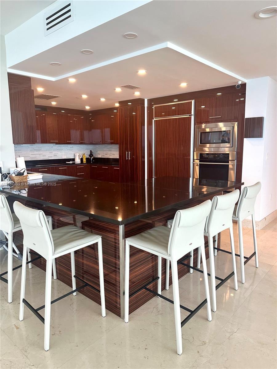 APOGEE BEACH CONDOMINIUM - Residential