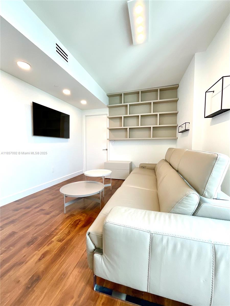 APOGEE BEACH CONDOMINIUM - Residential