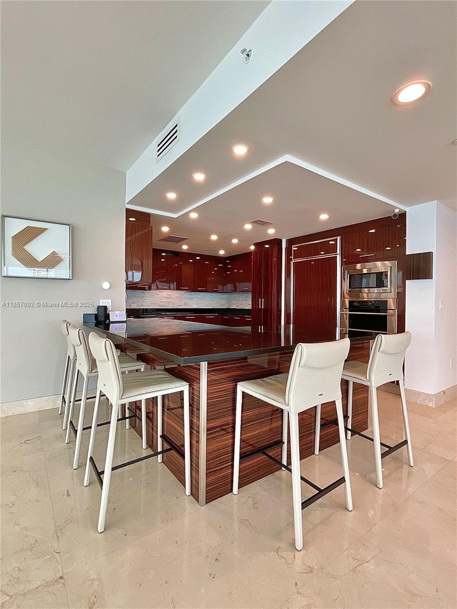 APOGEE BEACH CONDOMINIUM - Residential
