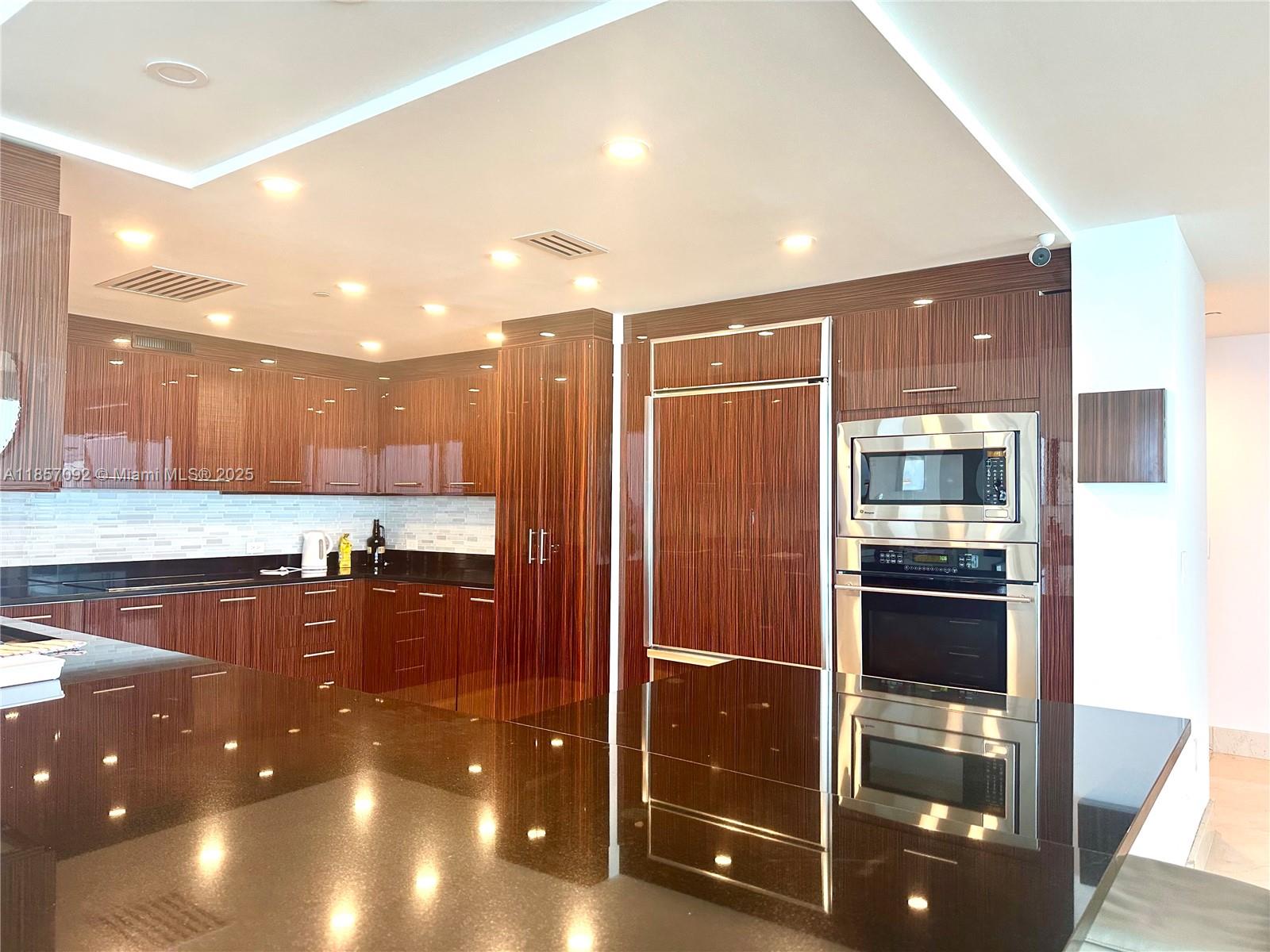APOGEE BEACH CONDOMINIUM - Residential