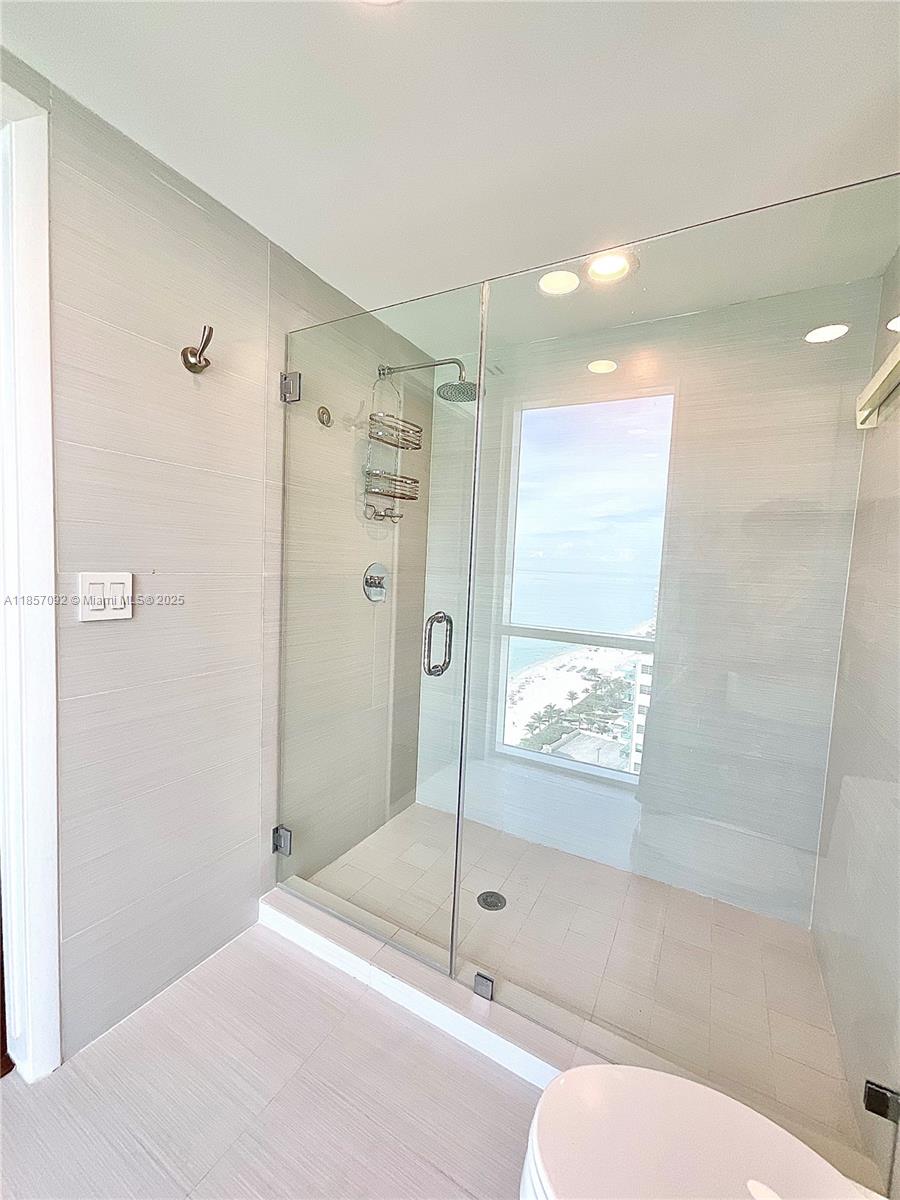 APOGEE BEACH CONDOMINIUM - Residential