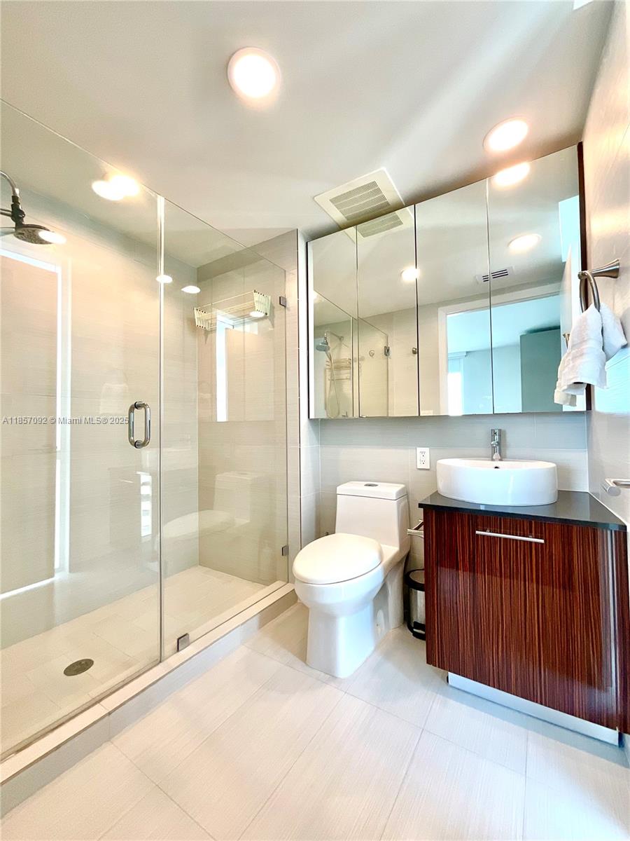 APOGEE BEACH CONDOMINIUM - Residential