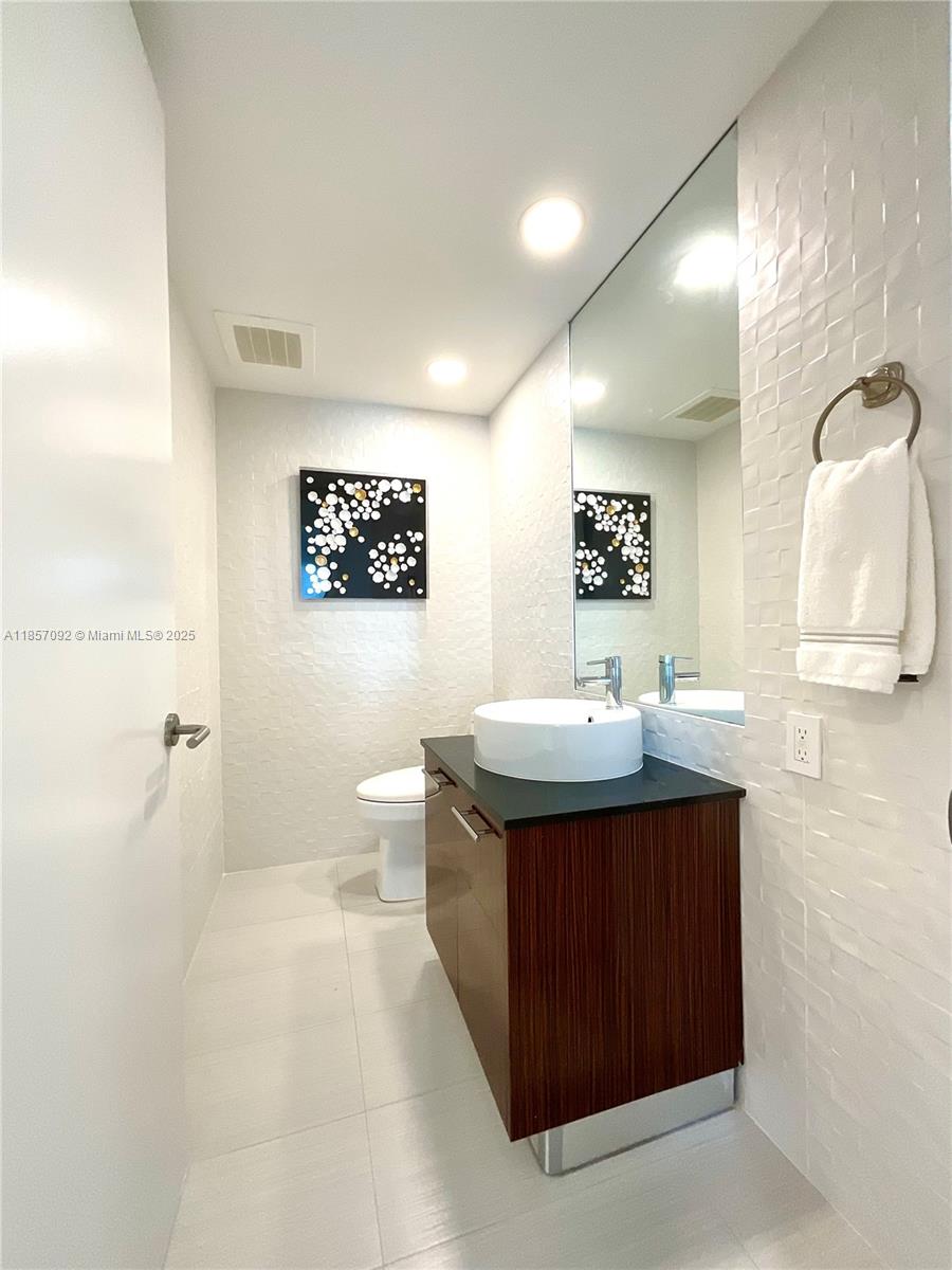 APOGEE BEACH CONDOMINIUM - Residential