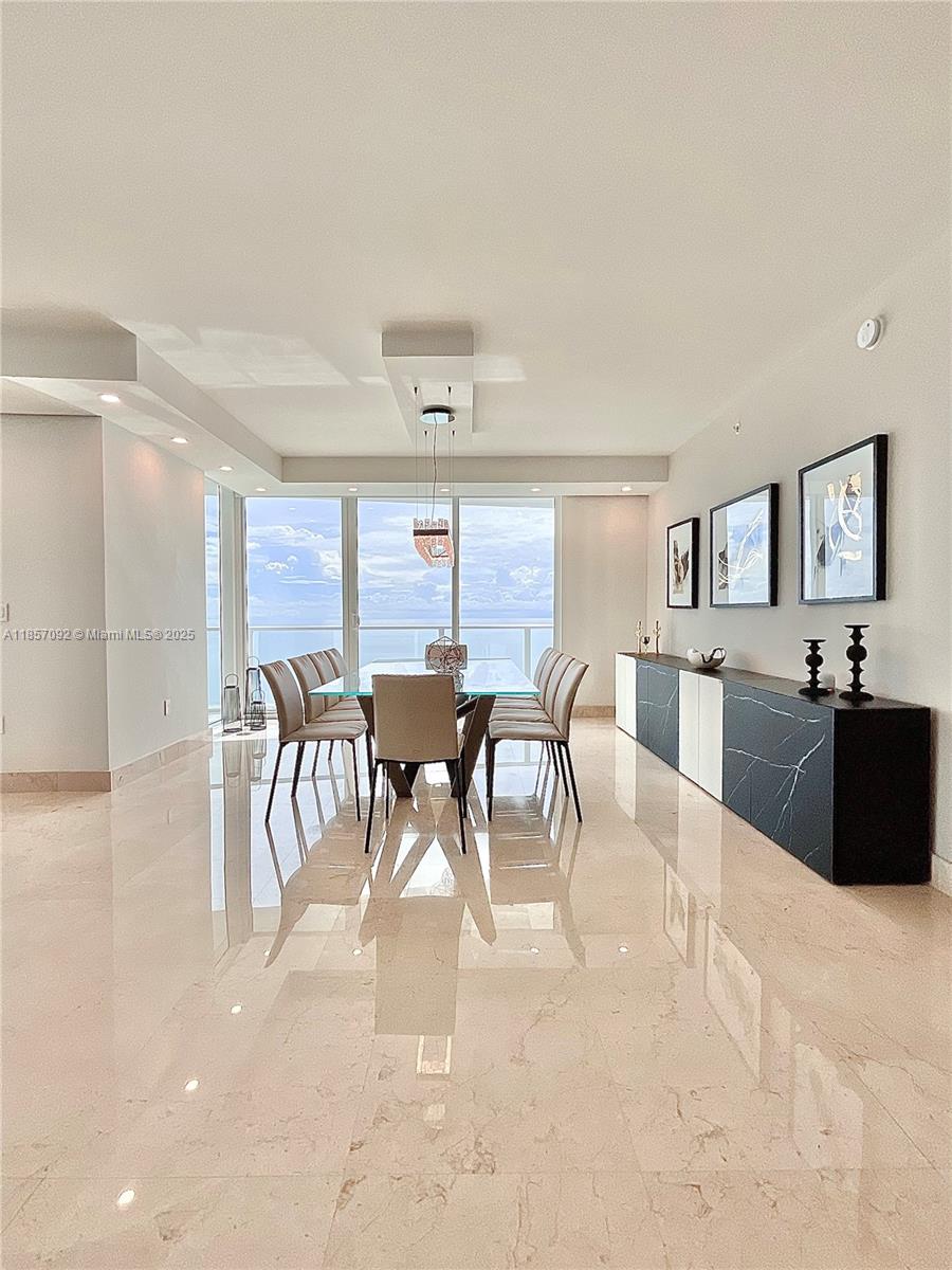 APOGEE BEACH CONDOMINIUM - Residential
