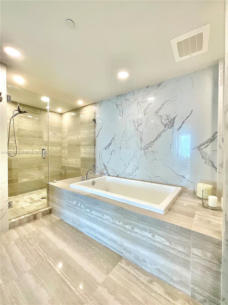 APOGEE BEACH CONDOMINIUM - Residential