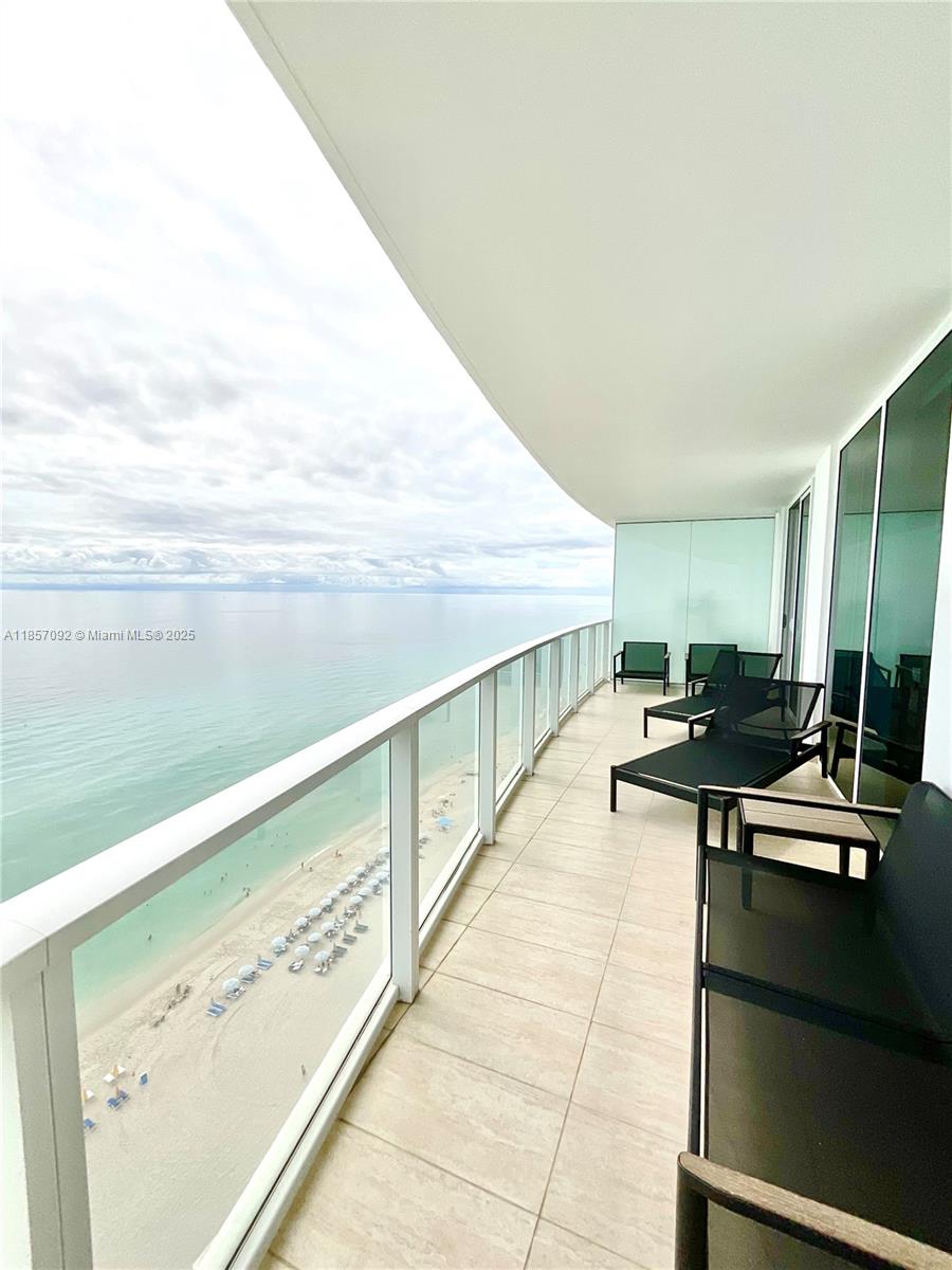 APOGEE BEACH CONDOMINIUM - Residential