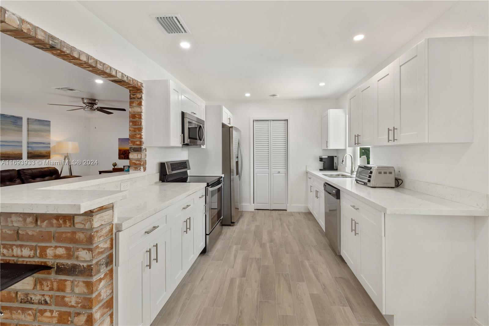 HILLBROOK - Residential