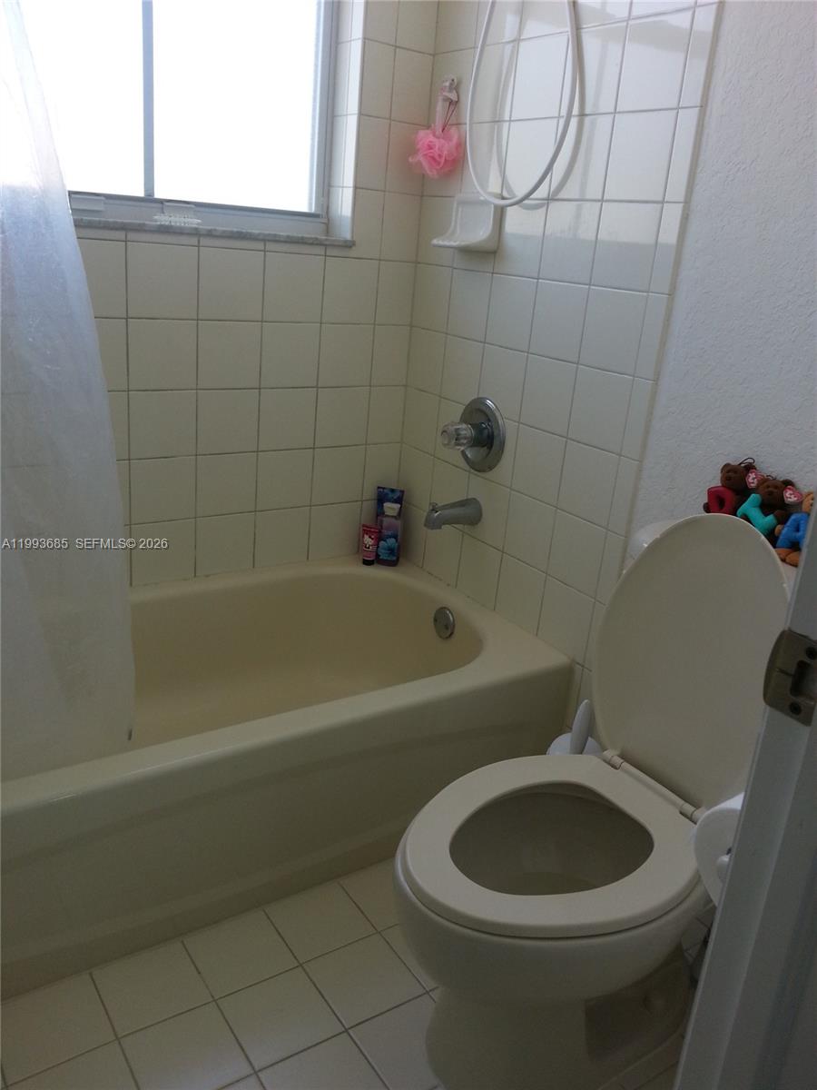 ISLANDS AT DORAL TOWNHOME - Residential