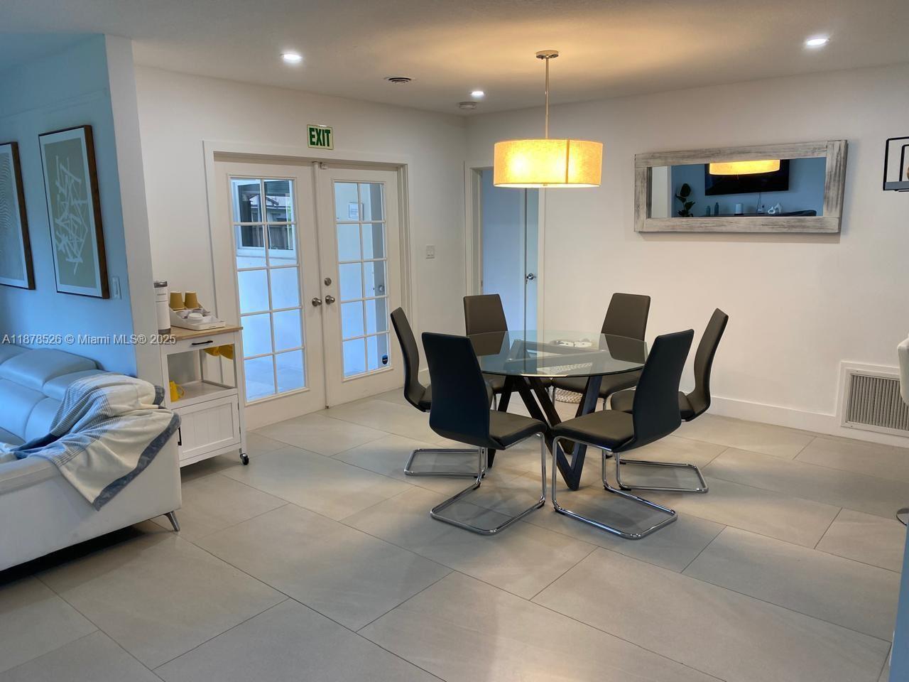 HOLLYWOOD - Residential