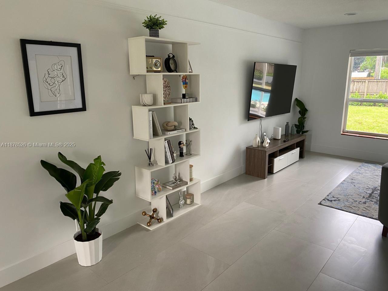 HOLLYWOOD - Residential