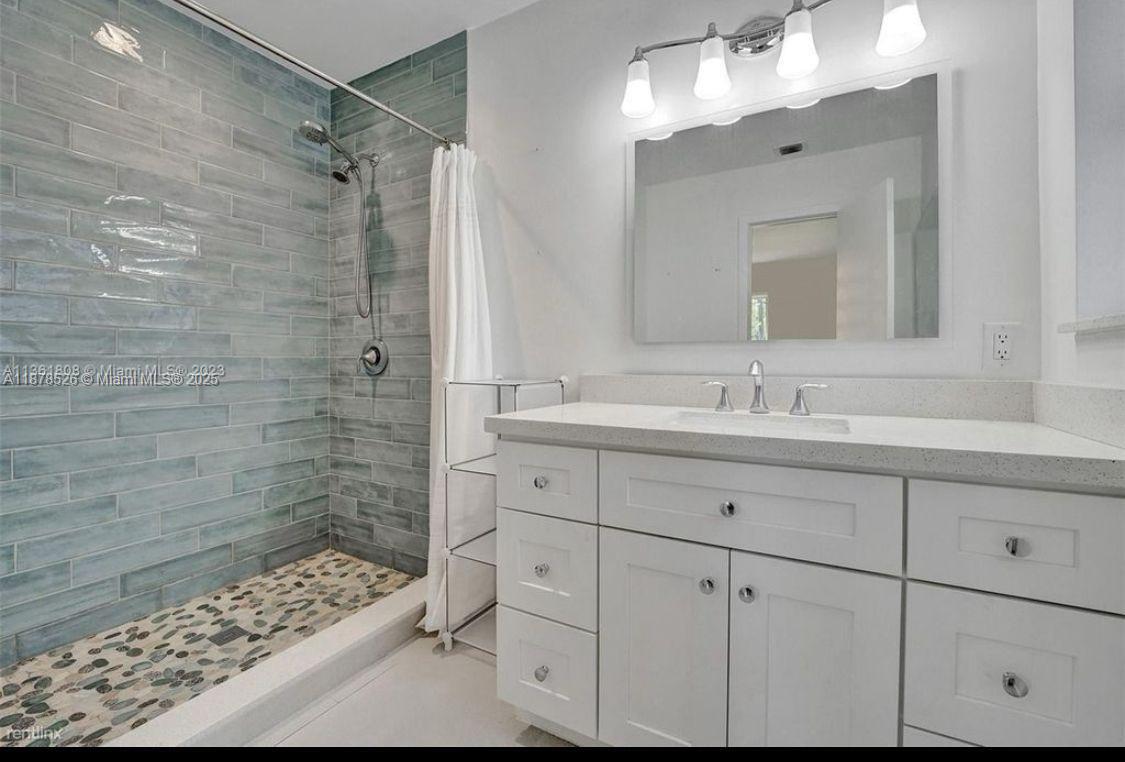 HOLLYWOOD - Residential