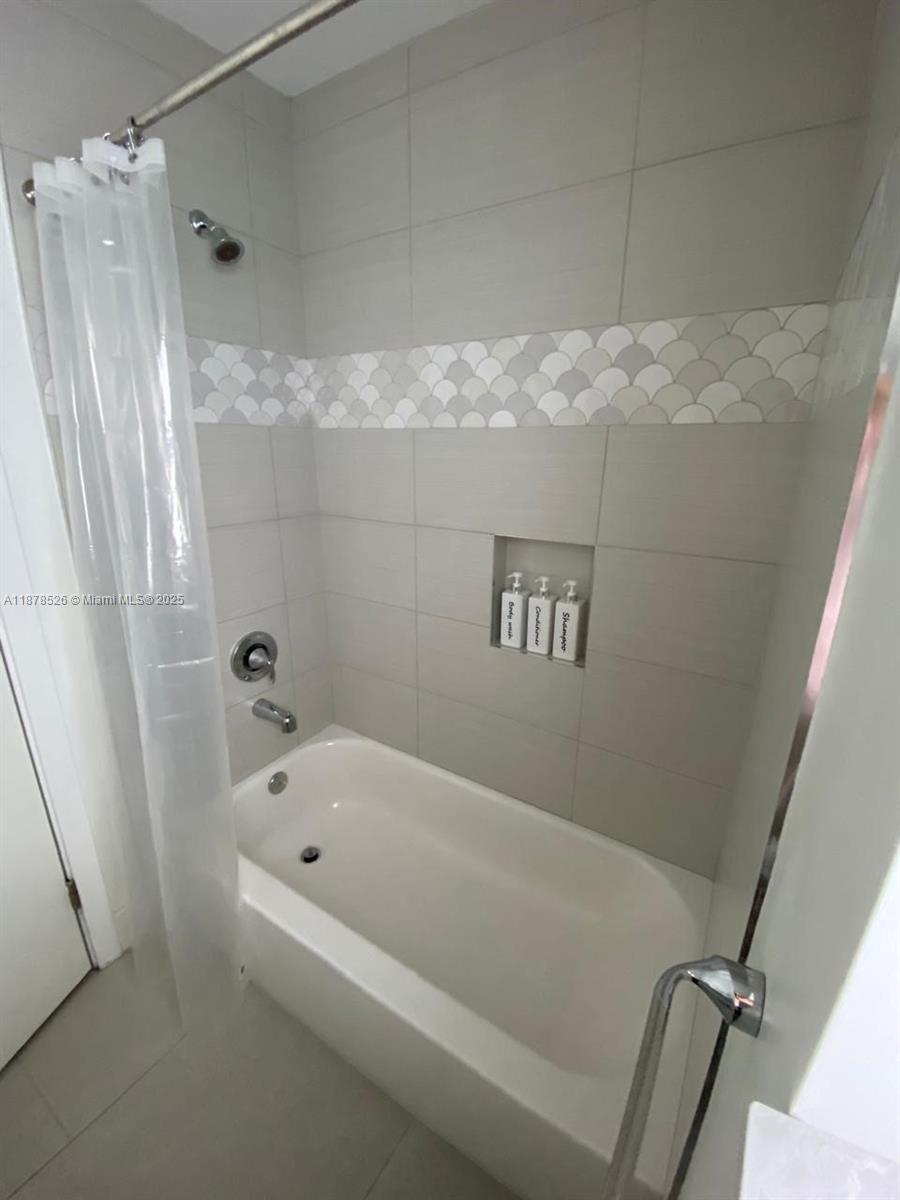 HOLLYWOOD - Residential