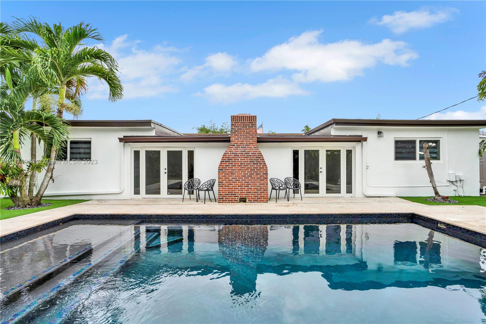 PINE TREE HOMES - Residential
