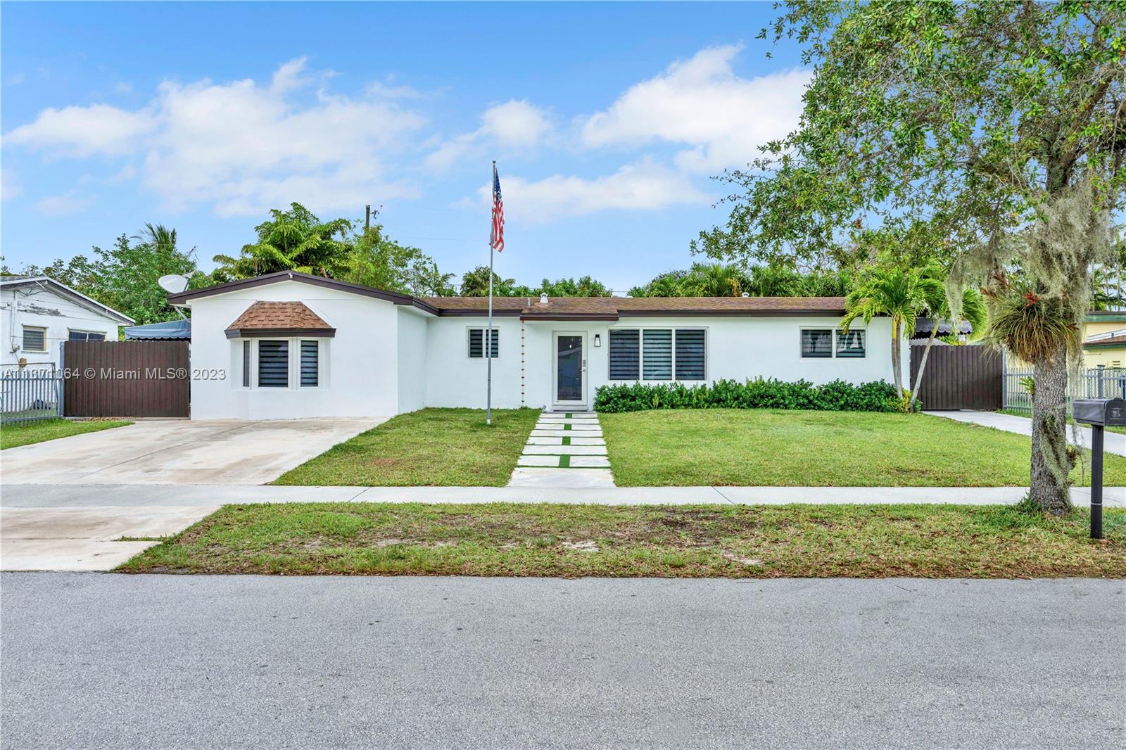 PINE TREE HOMES - Residential