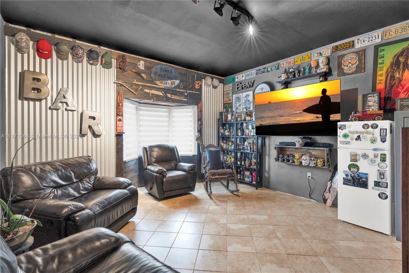 PINE TREE HOMES - Residential