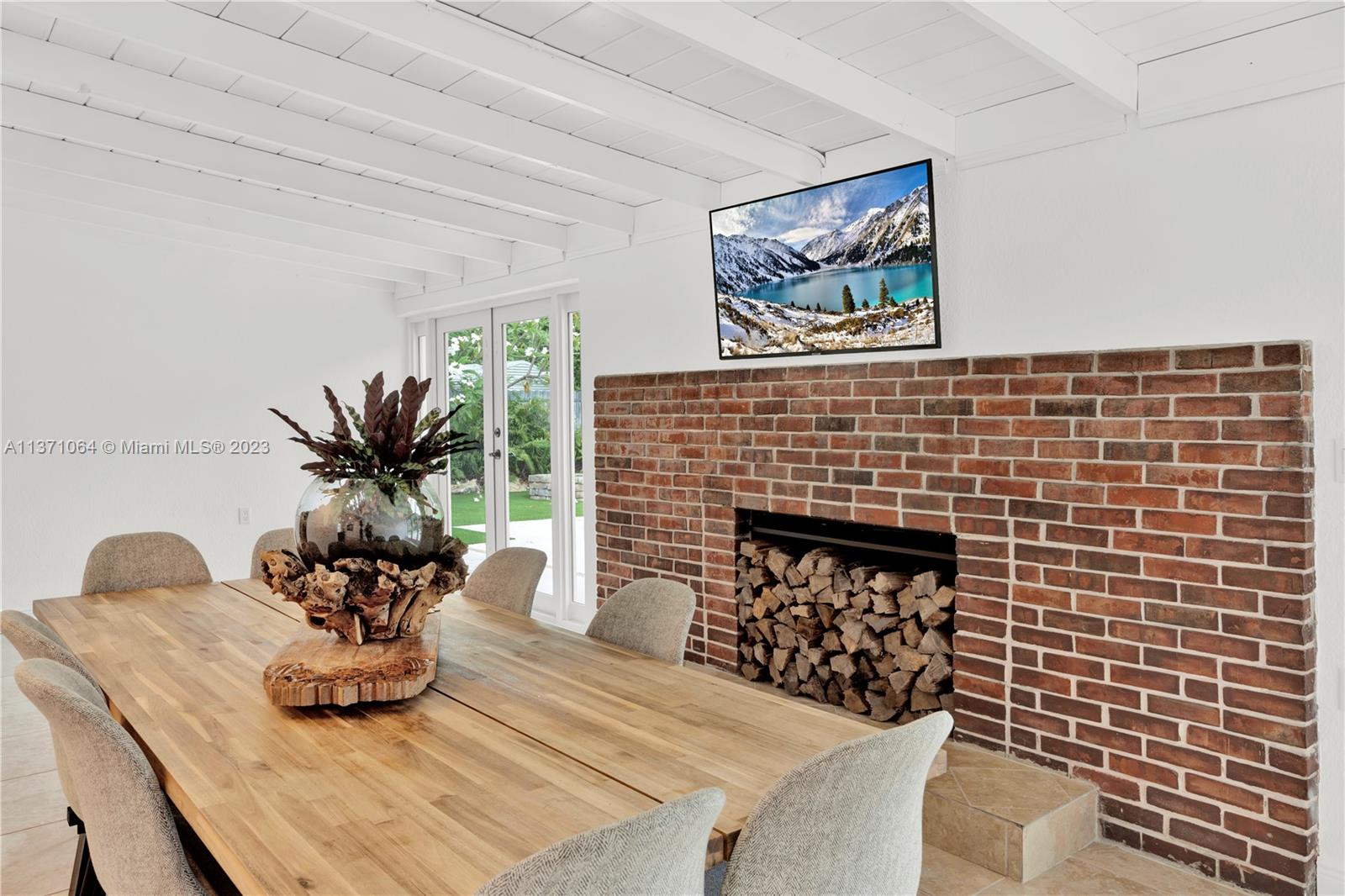 PINE TREE HOMES - Residential