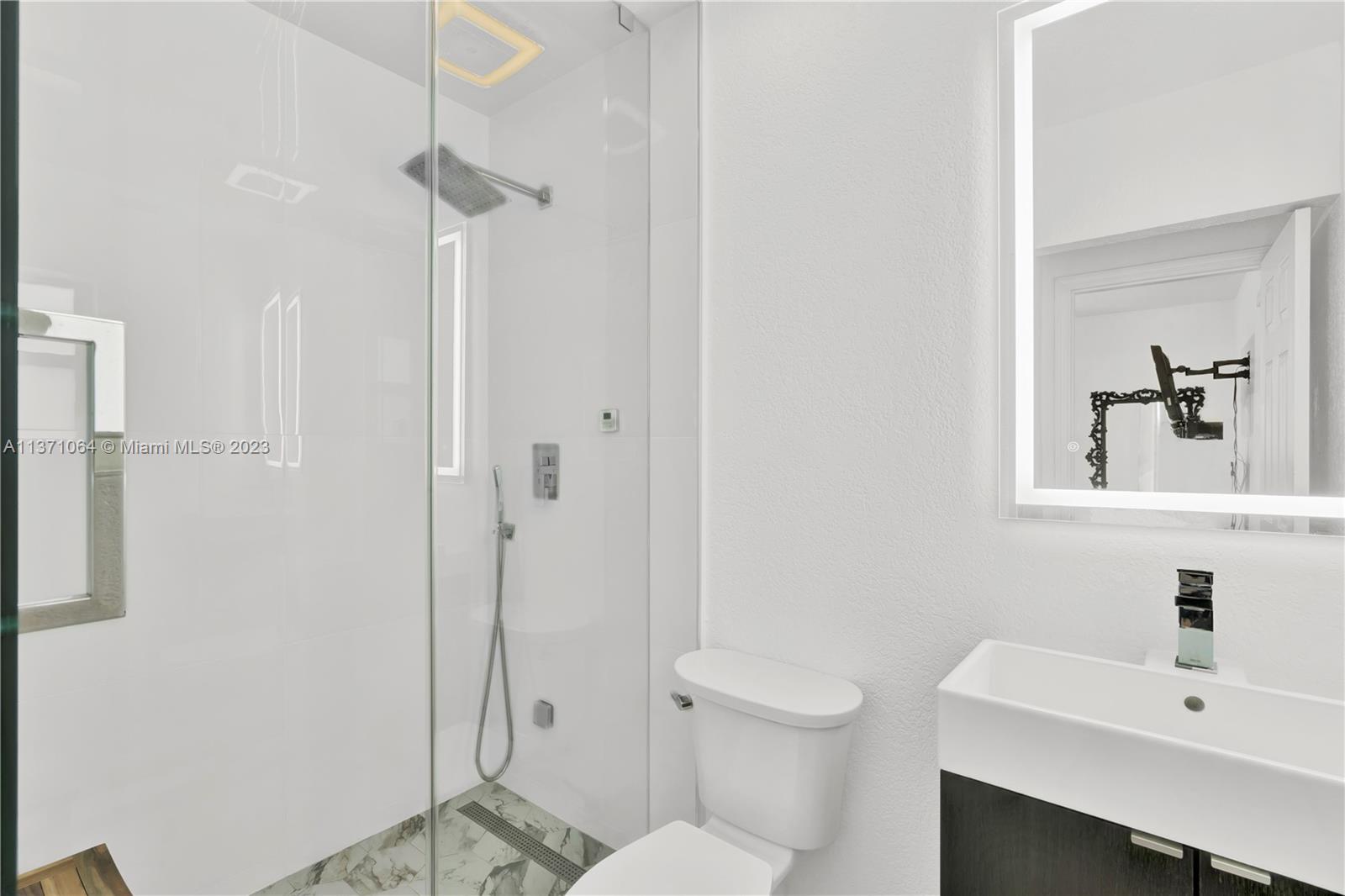 PINE TREE HOMES - Residential