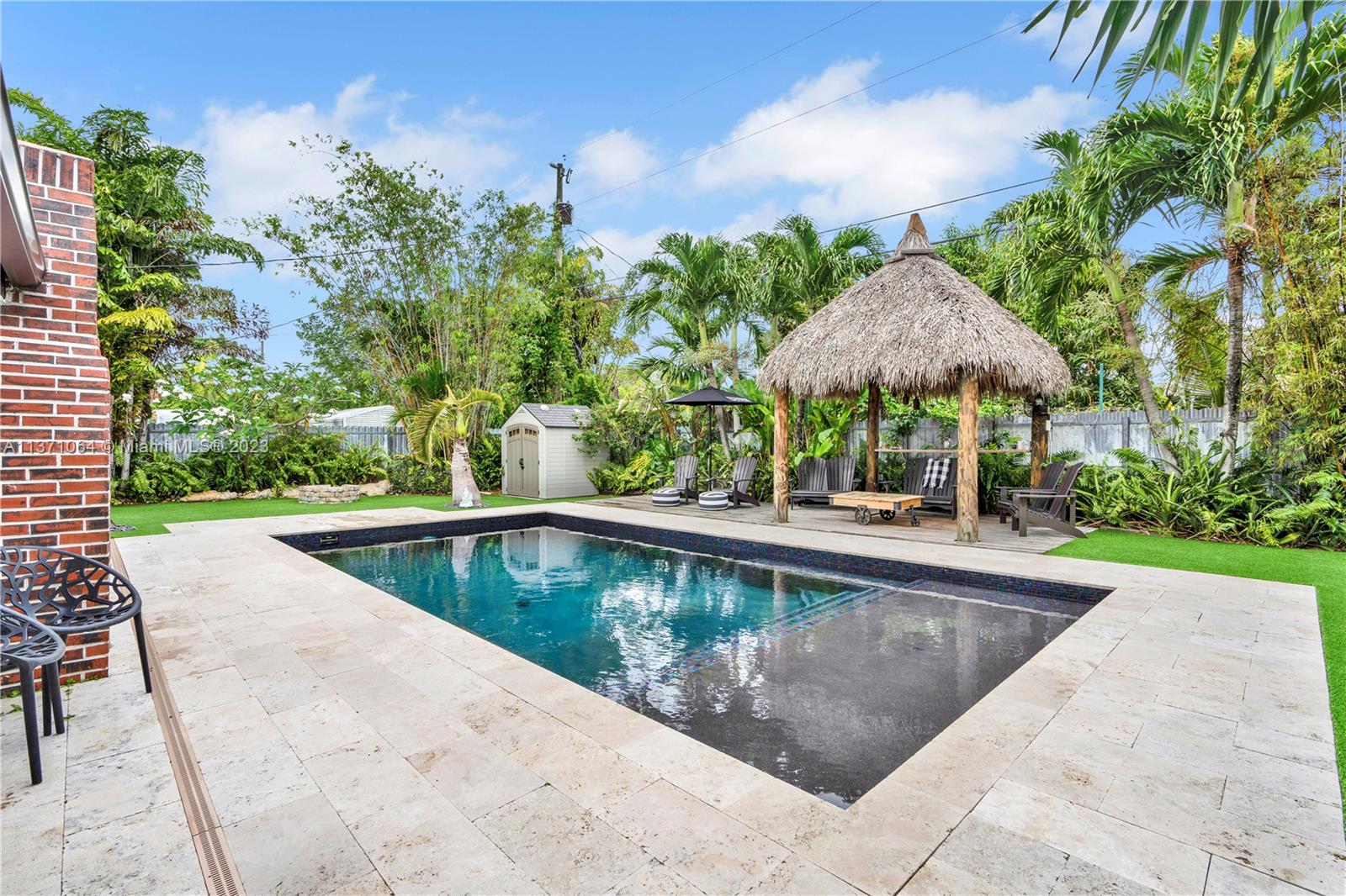 PINE TREE HOMES - Residential