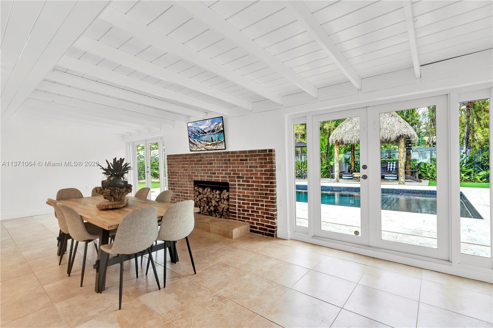 PINE TREE HOMES - Residential