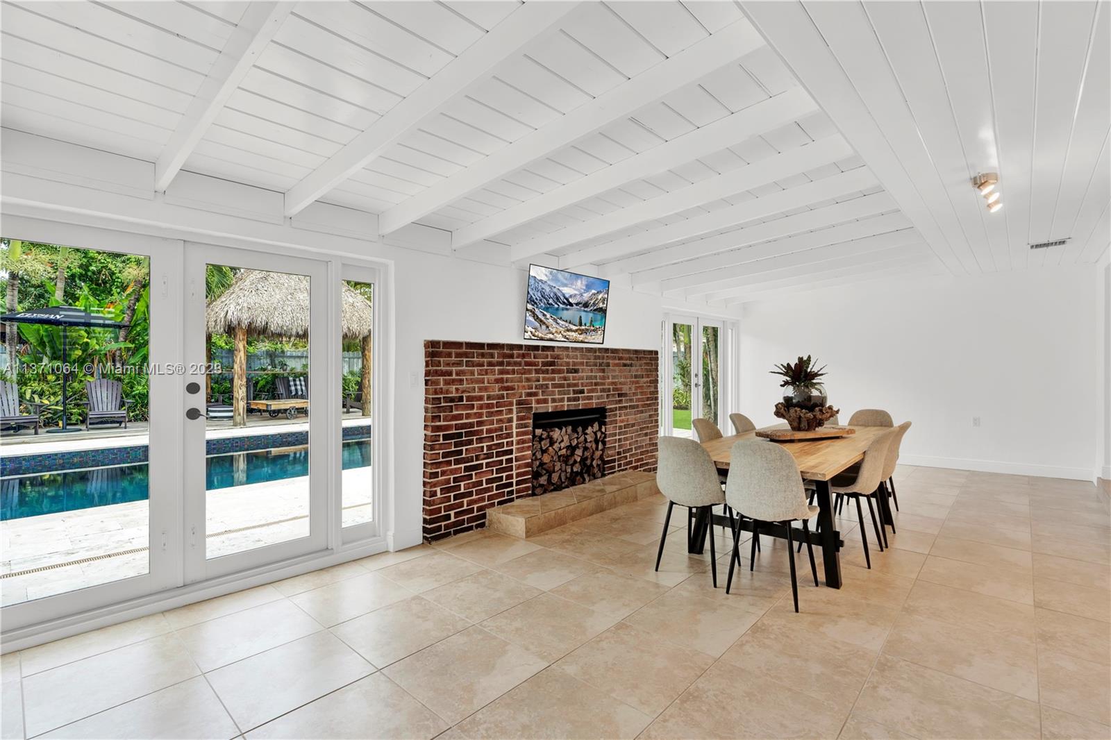PINE TREE HOMES - Residential
