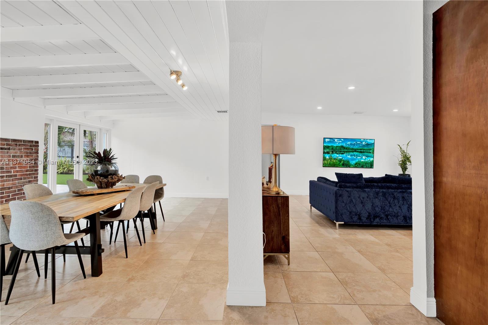 PINE TREE HOMES - Residential