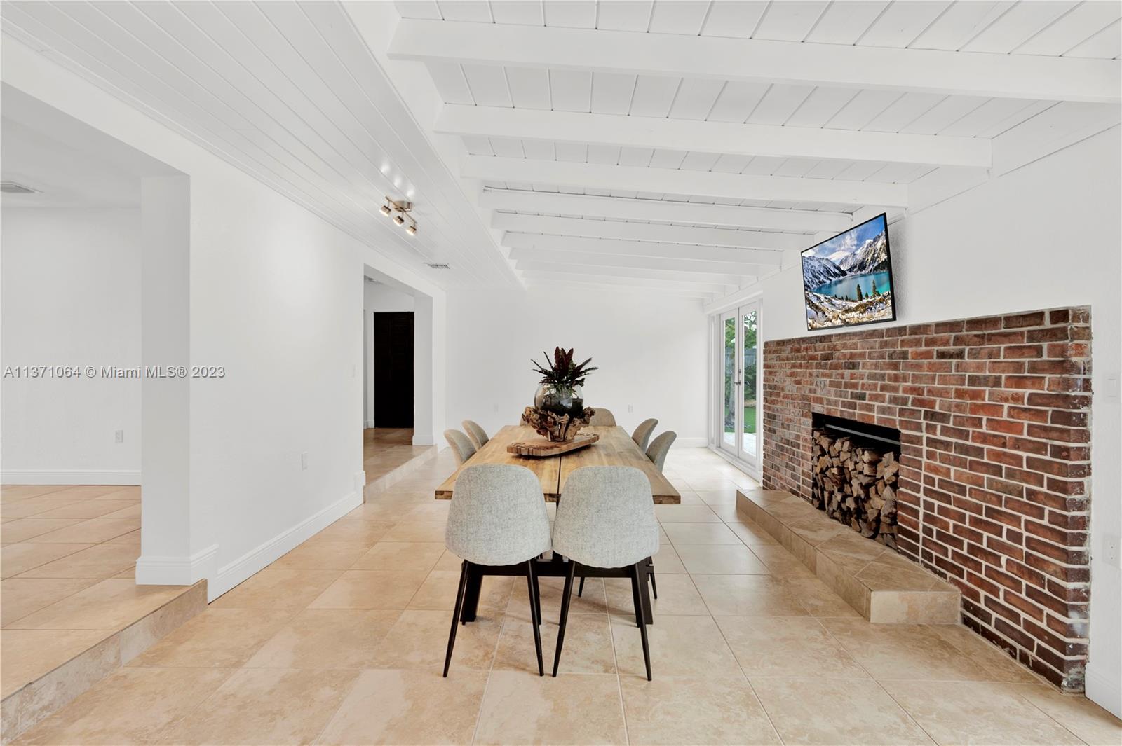 PINE TREE HOMES - Residential