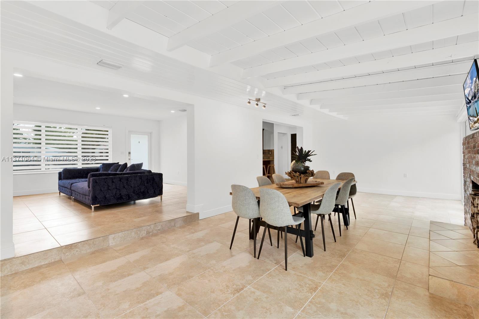 PINE TREE HOMES - Residential