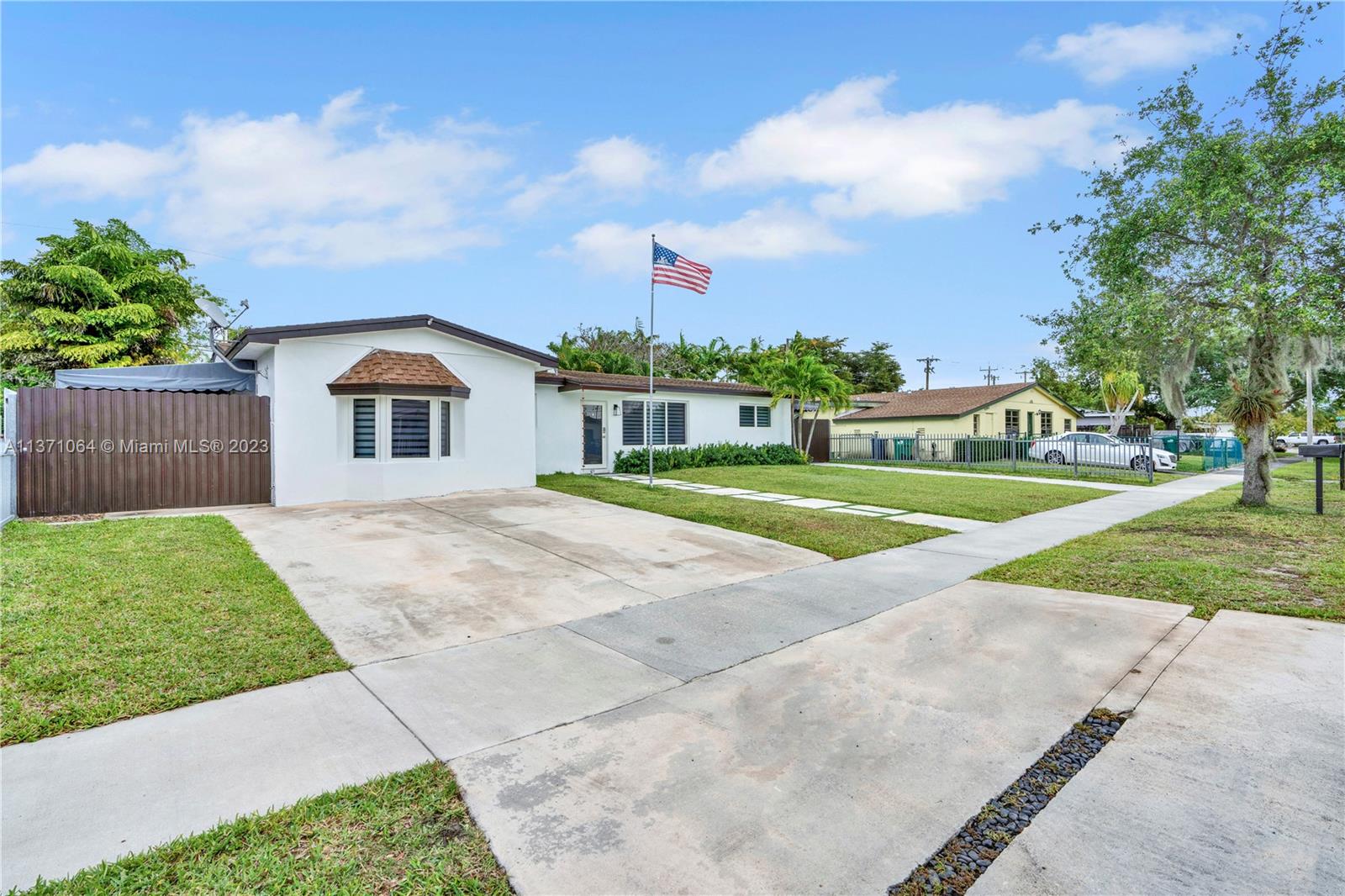 PINE TREE HOMES - Residential