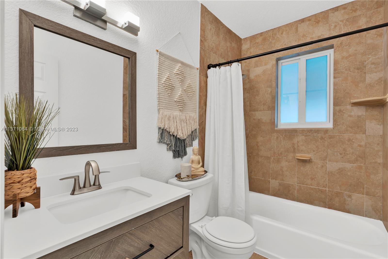 PINE TREE HOMES - Residential