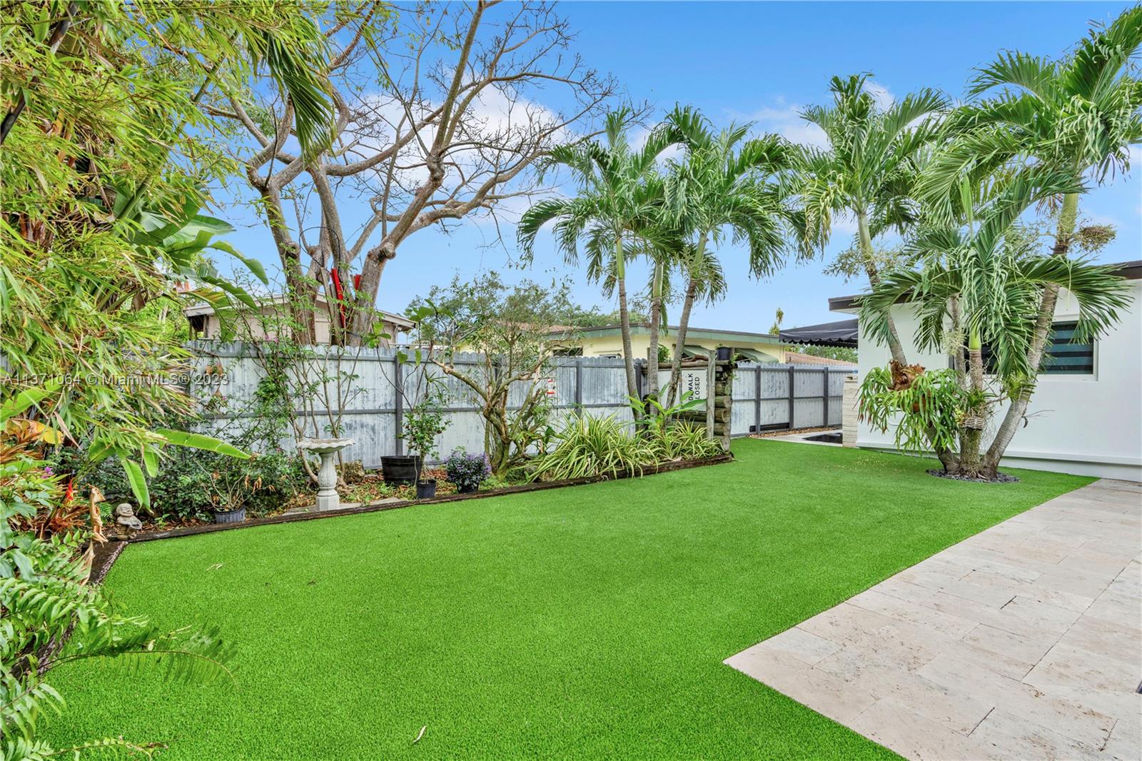 PINE TREE HOMES - Residential