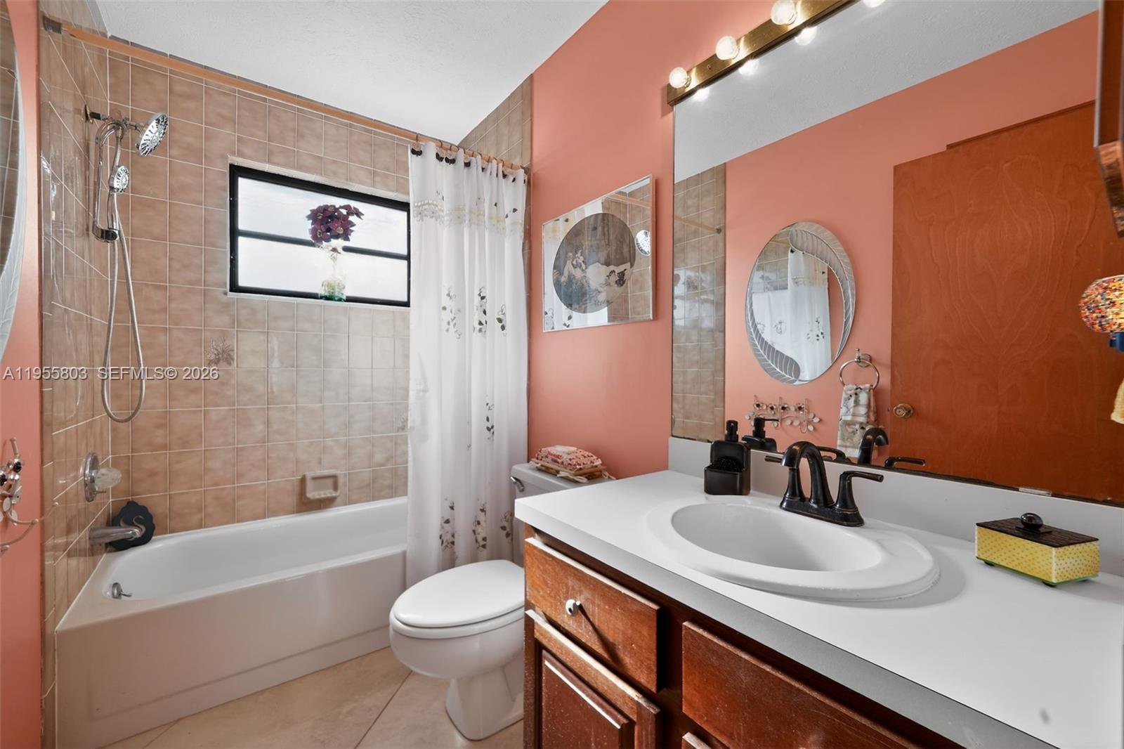 CORAL GARDENS - Residential