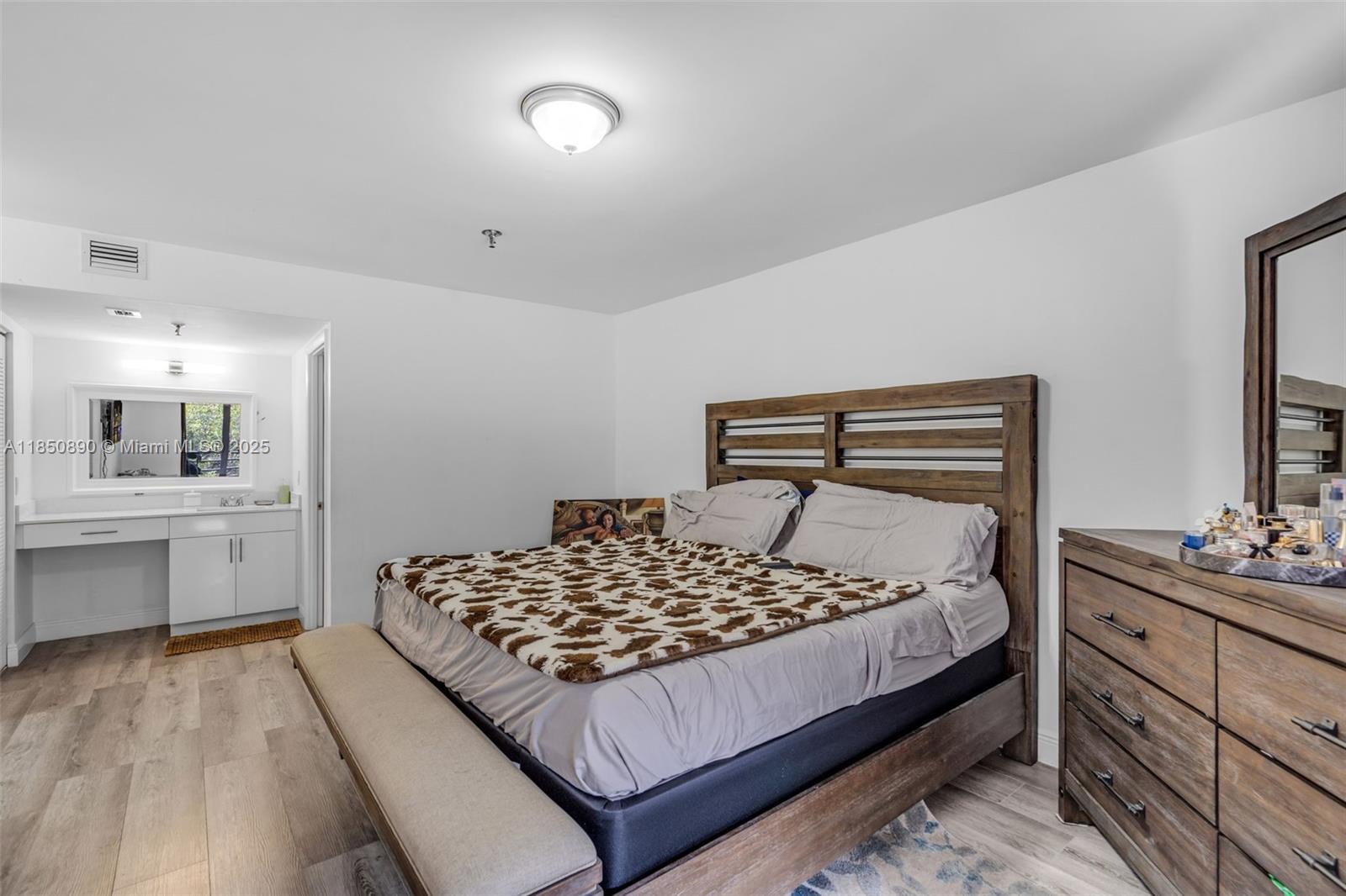 COCO WOOD CONDO - Residential