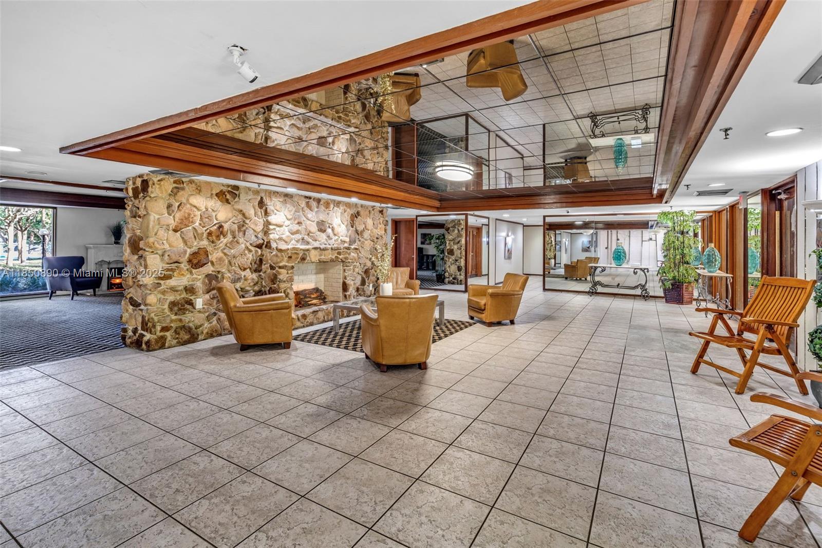 COCO WOOD CONDO - Residential