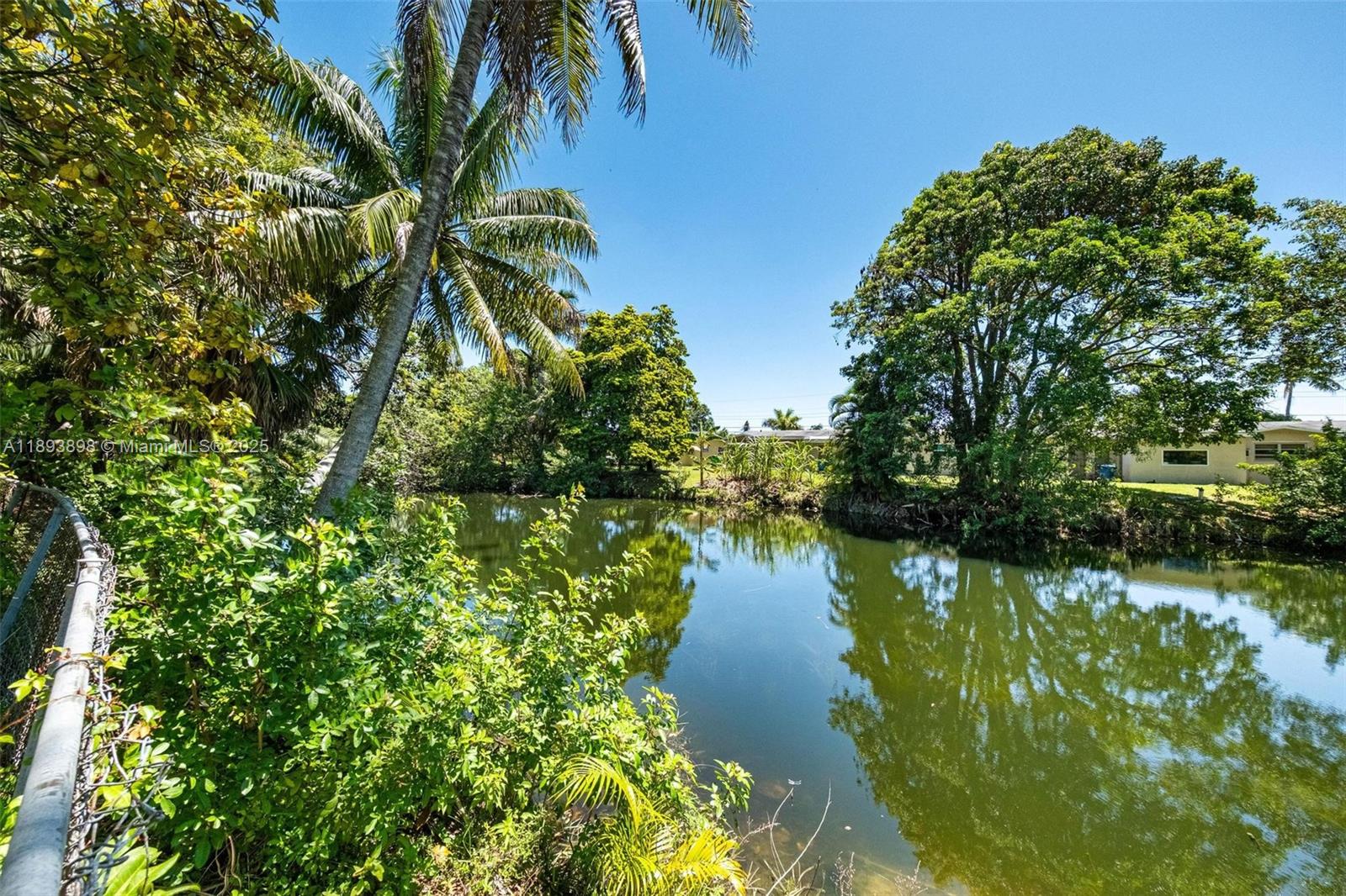 SUNRISE GOLF VILLAGE SEC - Residential