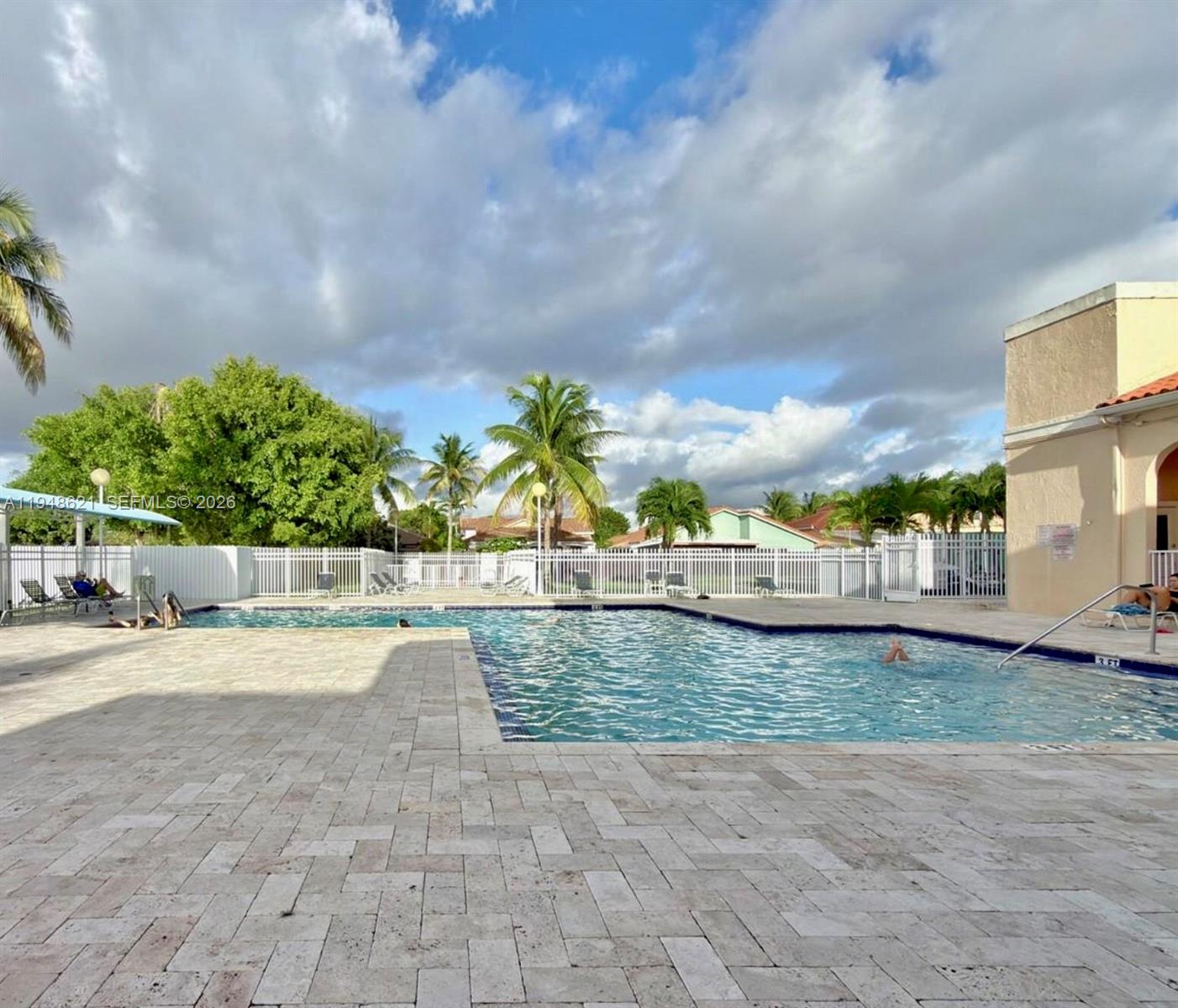 VILLA REAL CONDO NO 3 - Residential