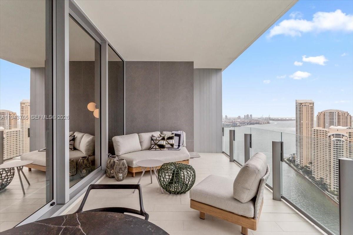 ASTON MARTIN RESIDENCES - Residential