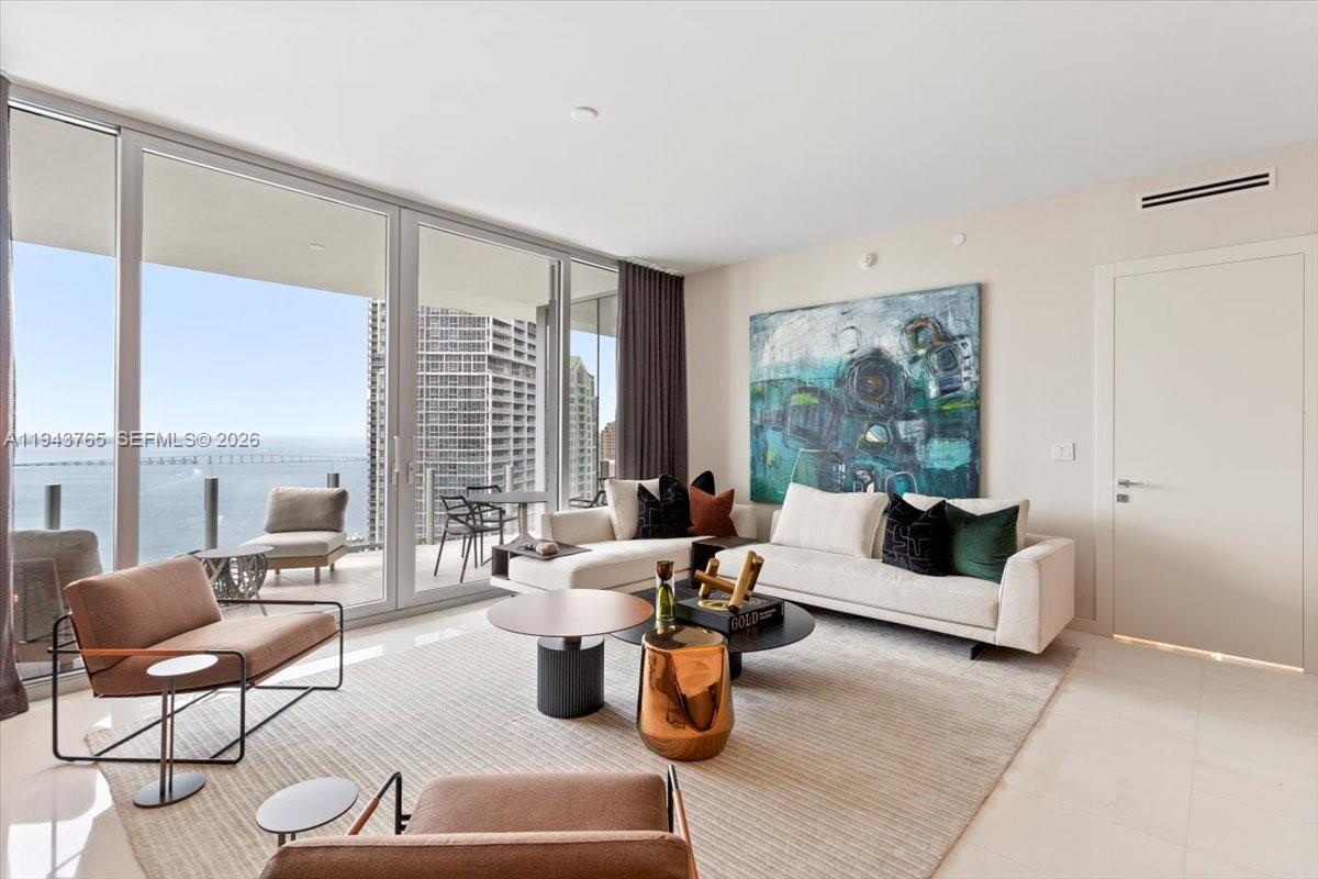 ASTON MARTIN RESIDENCES - Residential