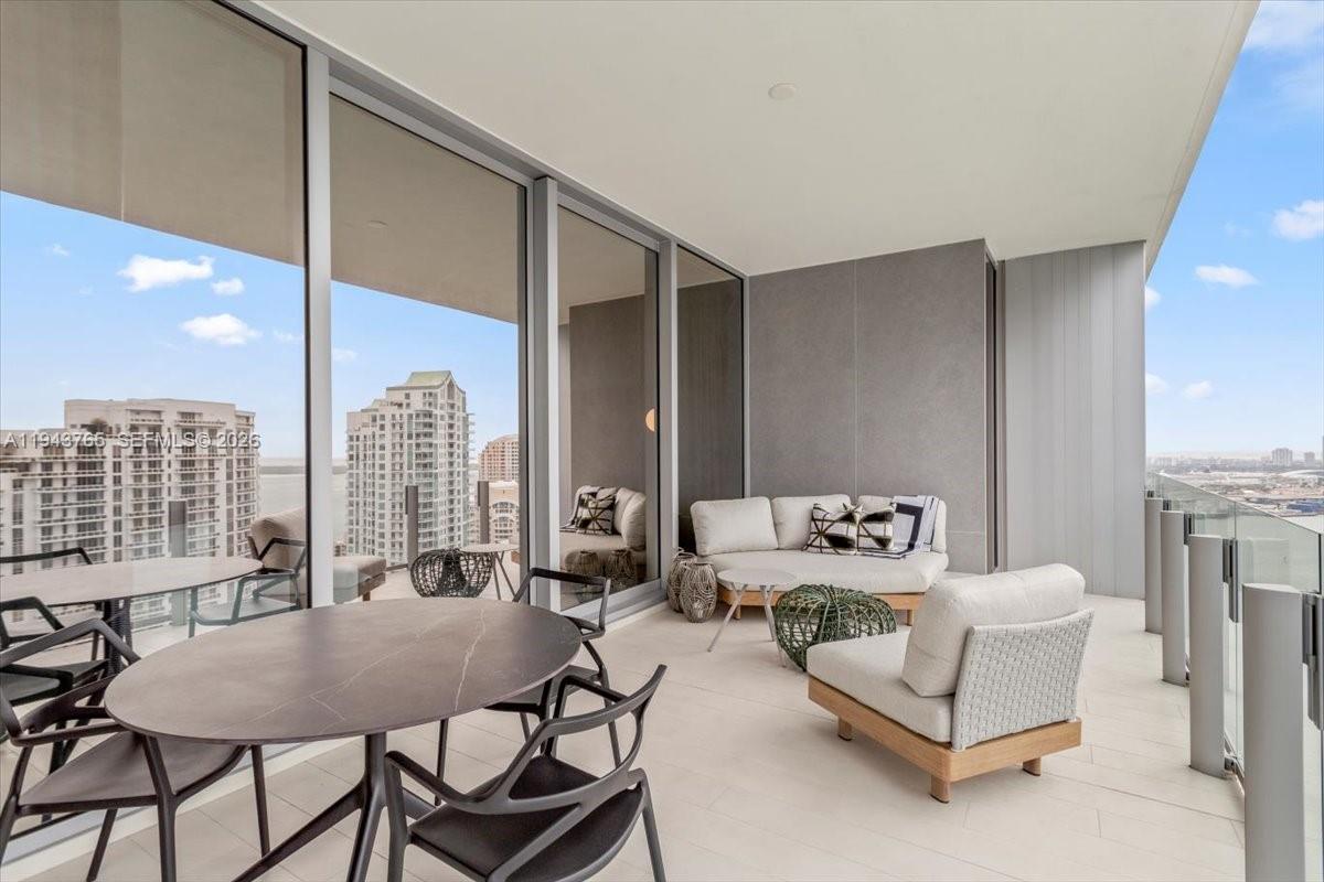 ASTON MARTIN RESIDENCES - Residential