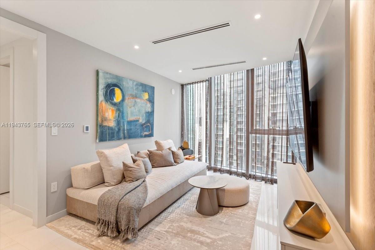 ASTON MARTIN RESIDENCES - Residential