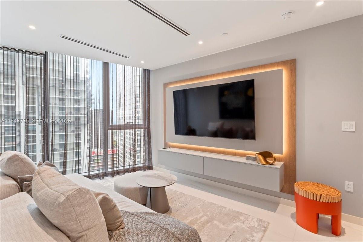 ASTON MARTIN RESIDENCES - Residential