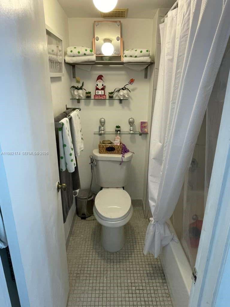 WESTON LAKES 21 INC CONDO - Residential Lease