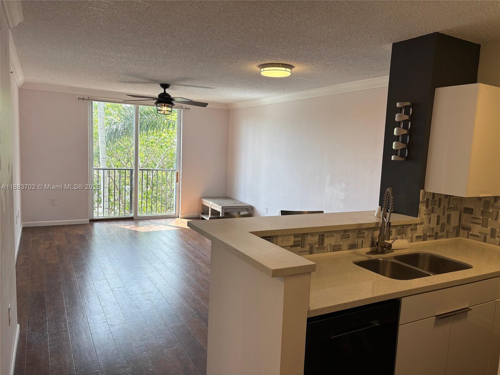 1900 Van Buren St 320B