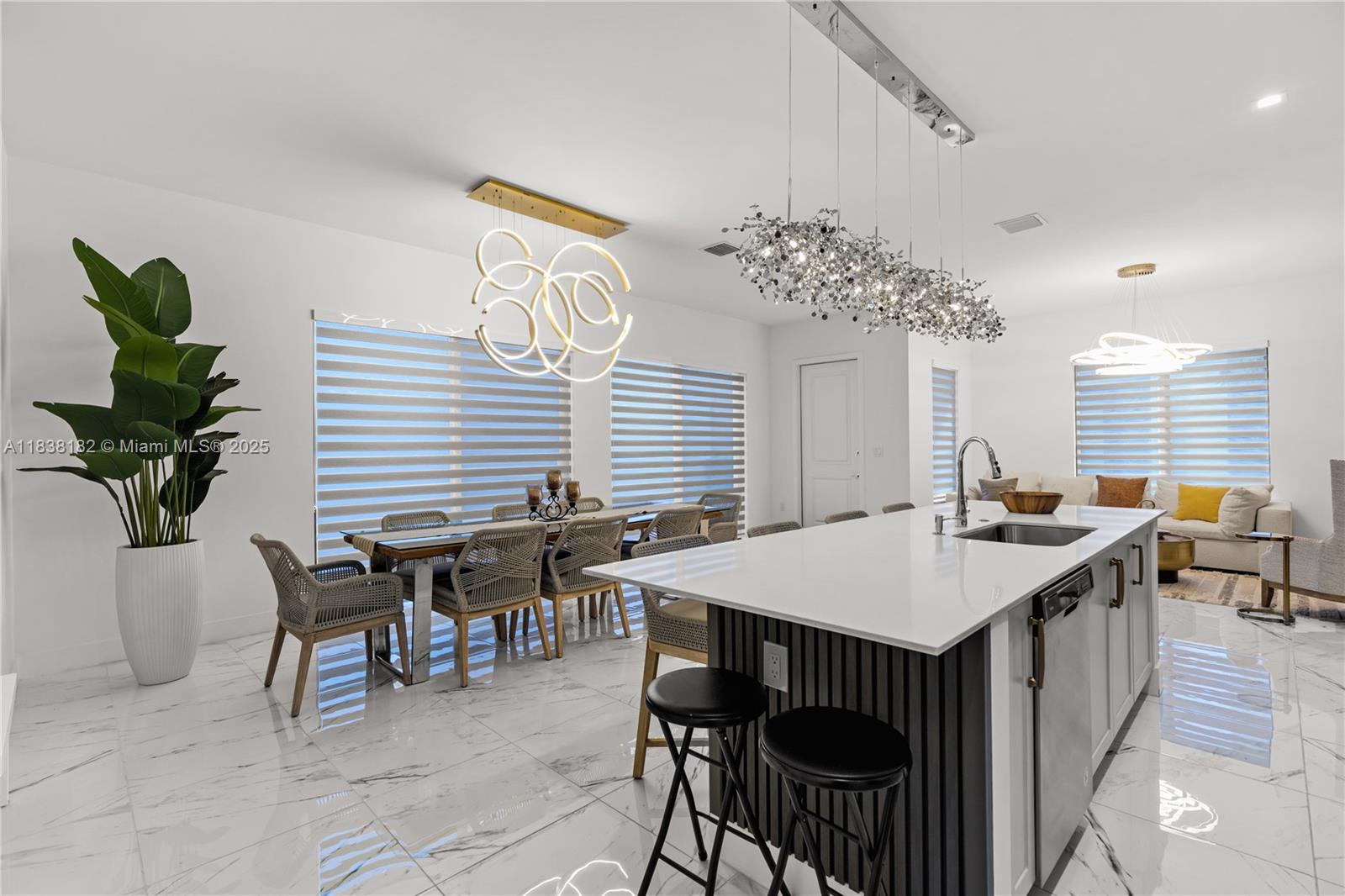 CANARIAS EAST - Residential Lease