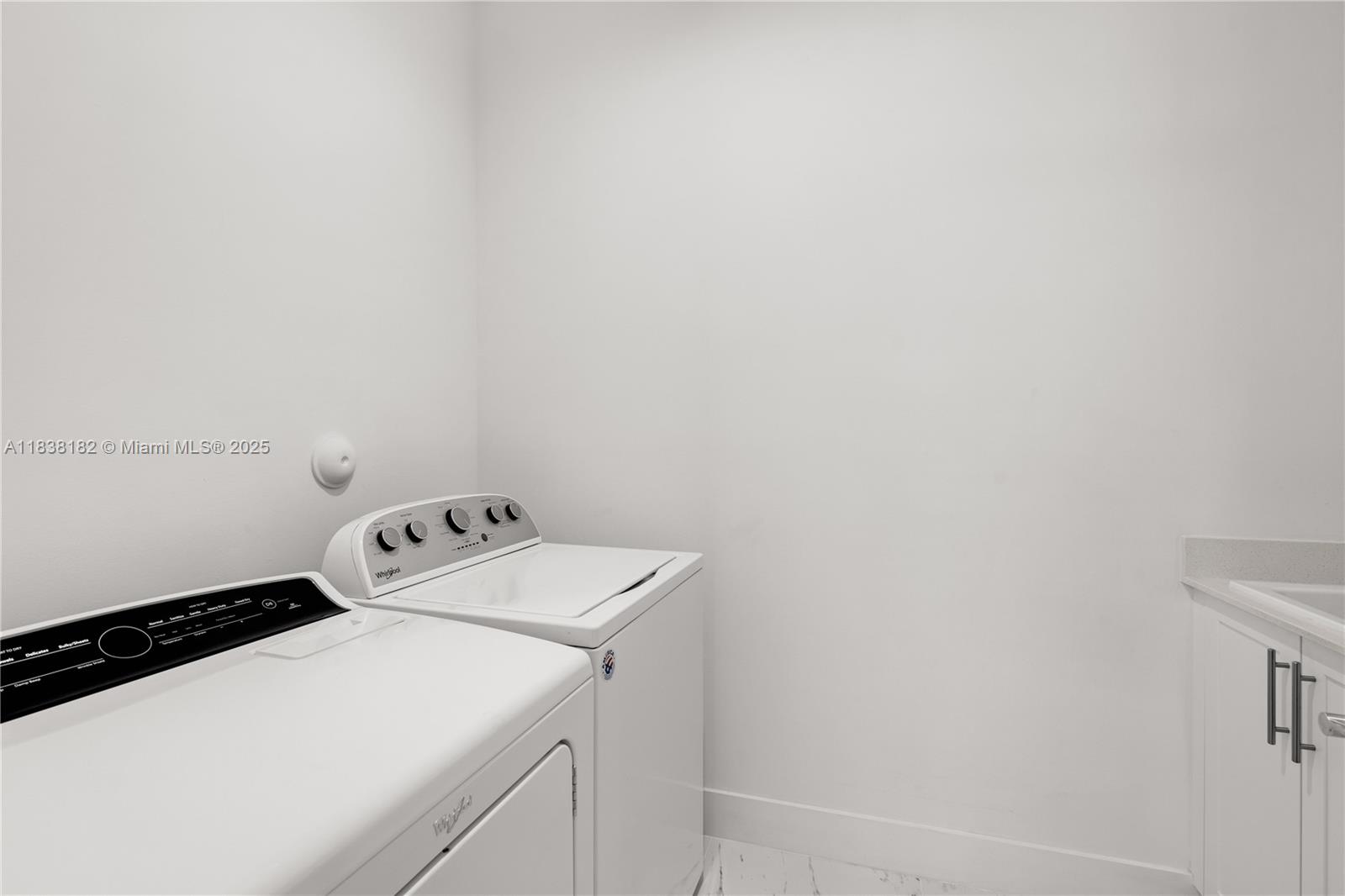 CANARIAS EAST - Residential Lease