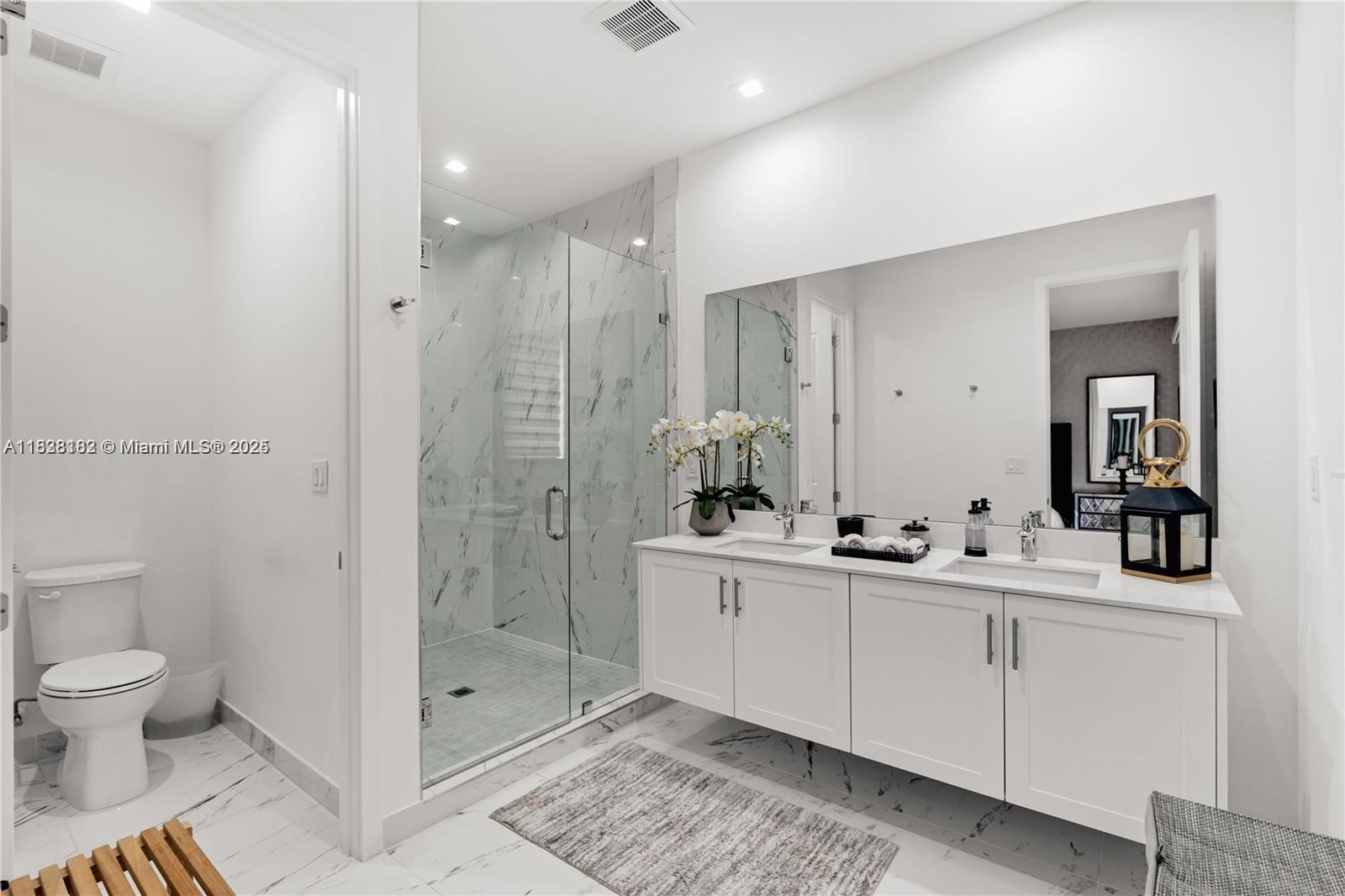 CANARIAS EAST - Residential Lease